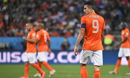 Đồng đội ám chỉ Van Persie là nguyên nhân khiến Hà Lan thua trận